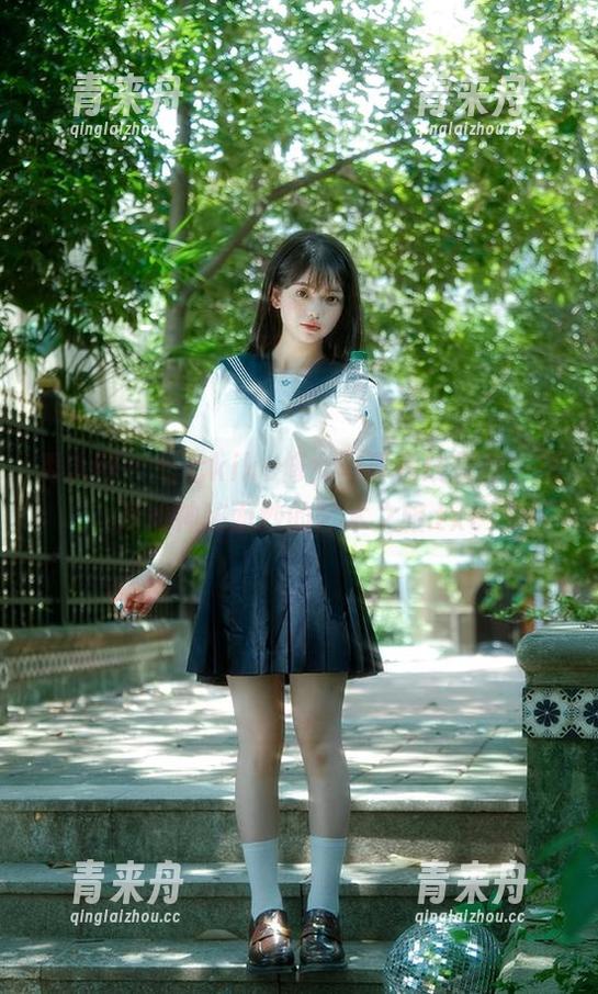 秀人网 - 七七kiko修女写真在线发布，揭开她神秘面纱的艺术之旅.txt