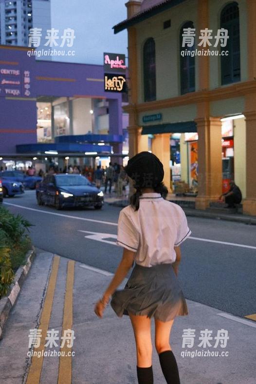 秀人网-南乔 秀人网 - 南乔的优雅生活:连衣裙写真集精选,展现女性的精致与优雅.txt