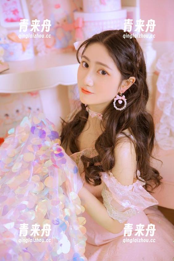 秀人网-夏诗诗Sally 秀人网 - 体验高清夏诗诗Sally浴室风格图包,感受温馨与放松的艺术.txt