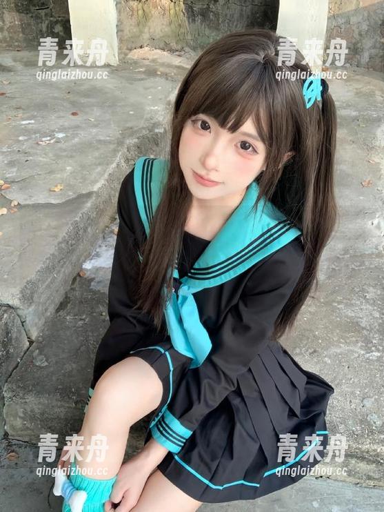 秀人网-娜露selena 秀人网 - 娜露selena泳衣写真风情:实用图库下载,专为热爱游泳与时尚的你设计!.txt