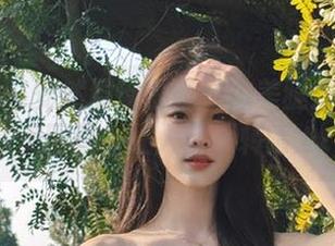 秀人网 – 安然展现魅惑网袜美腿：原图与精美图集，让人目不转睛.txt