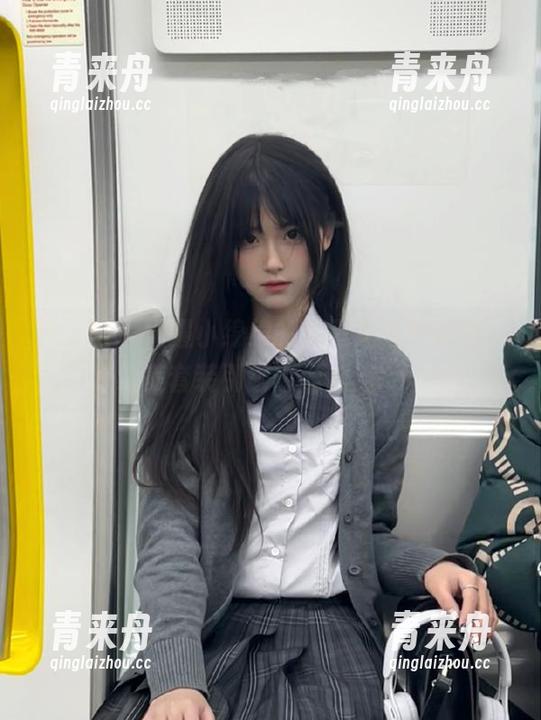 秀人网 - 偶遇小绵绵的无圣光写真合集，绝美套装引领时尚潮流.txt