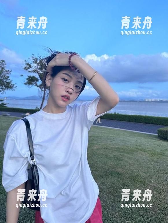 秀人网-星星baby 秀人网 - 免费写真大放送!星星baby的套装让你散发无限魅力!.txt