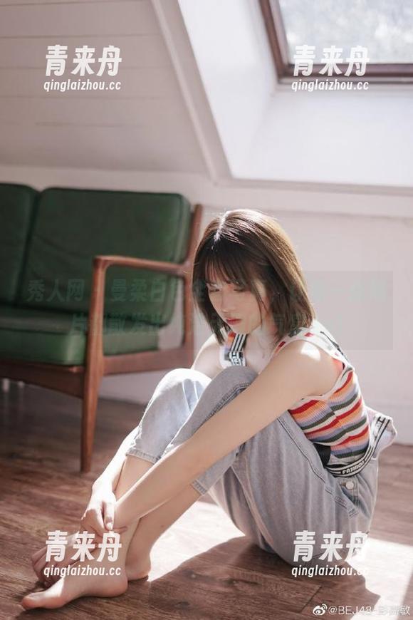 秀人网-曼柔 秀人网 - 曼柔白色全套写真,让每一张照片都散发出纯洁无瑕的气息.txt