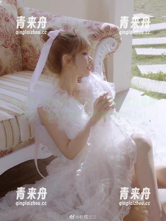 秀人网 - 海边的李可儿：充满情感的写真合集，为你呈现生活的美好瞬间.txt