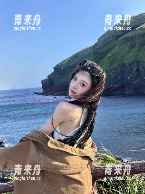 秀人网 - 不容错过！欧阳若依居家最新写真图包，记录生活的小确幸.txt