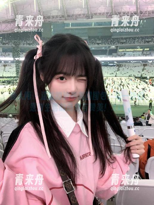 秀人网-温妮 秀人网 - 温妮的油亮美图图包:每一张都是对生活的热爱与赞美!.txt
