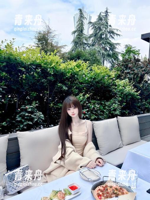 秀人网-焦糖可可 秀人网 - 惊艳全场的焦糖可可牛仔裤写真,提供免费高清图片,时尚不容错过.txt