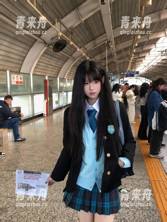 秀人网 - 追随白沫的步伐，最新旅拍写真更新充满浪漫气息.txt