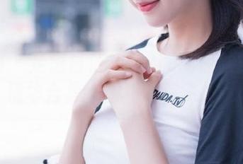 秀人网 – 走进白洁Bessie的白丝世界：精华合集，图包带你飞.txt