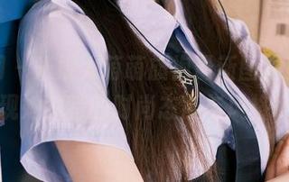 秀人网 – 米妮大萌萌旗袍最新图集更新，展现她独特的时尚态度与风格.txt