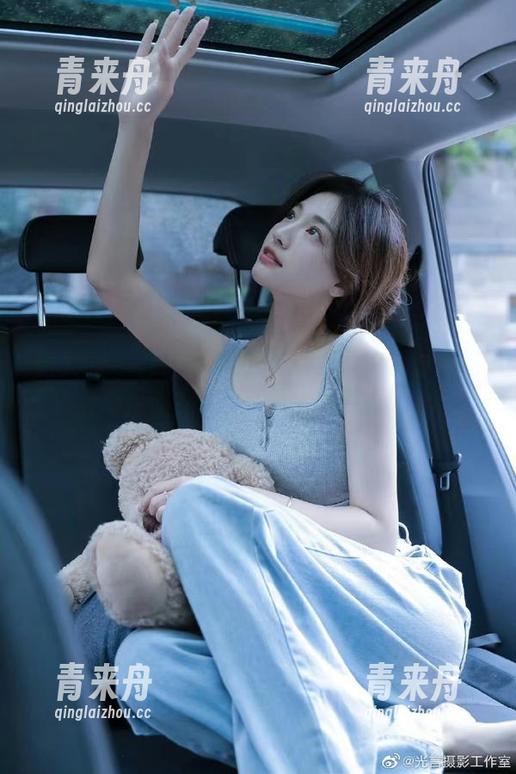 秀人网 - 韩静安的连衣裙作品集：时尚与优雅交织的精致图集.txt