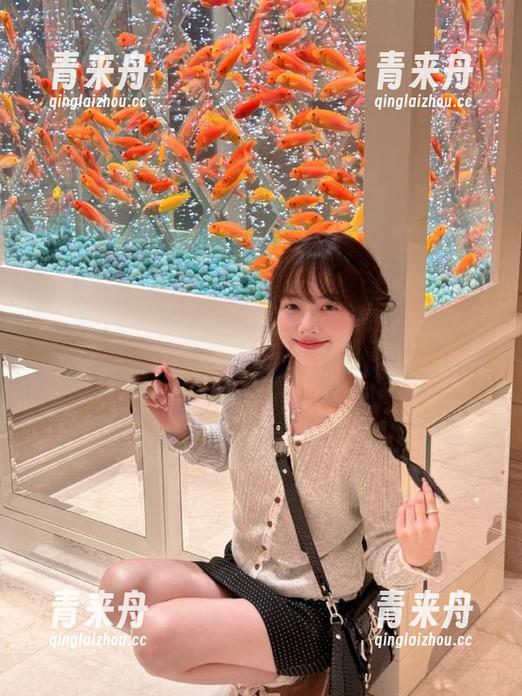 秀人网 - 让无圣光见证：颖仪baby的裤里丝写真，捕捉每一寸美丽.txt