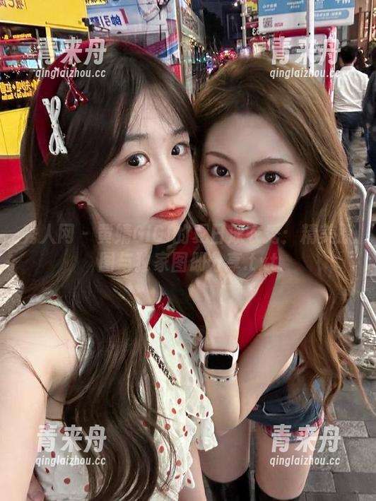 秀人网-黄婧GIGI 秀人网 - 黄婧GIGI的夏日泳衣秀:精美原图与独家图册分享.txt