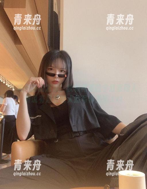 一场美丽的邂逅：秋和柯基的宁红夜同人听说有超级诱人的写真美图.txt
