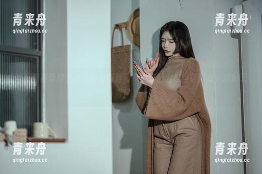 秋和柯基 秋和柯基带你在线体验高跟鞋写真,让魅力与自信同行,精彩无限!.txt