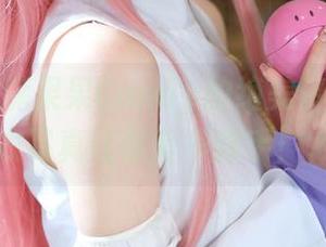 在线获取糖果果Candy的绝美资源，灰色卫衣写真让你爱不释手！.txt