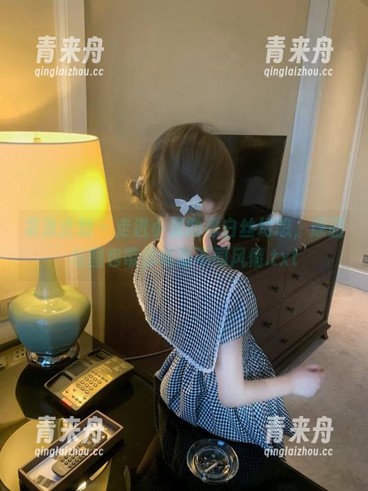 紧急企划-小恩 紧急企划 - 走进小恩的厚白丝幻想,原图与图包带你领略不同风情.txt