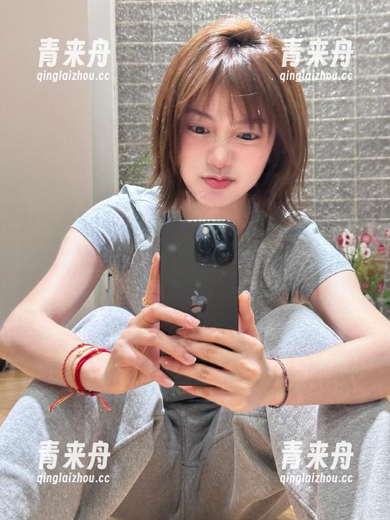 绮梦摄影 - 想分享的小艺姐姐写真作品集：每张照片都带着搞笑属性，保证你笑到肚子疼！.txt