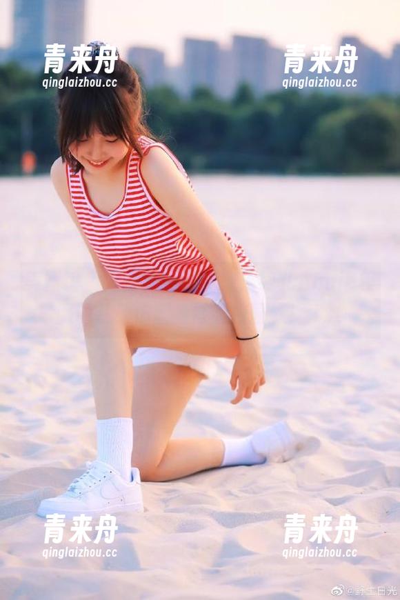 美媛馆 - 无圣光的诱惑，子纯儿Annie校服图片助你重拾青春校园梦！.txt
