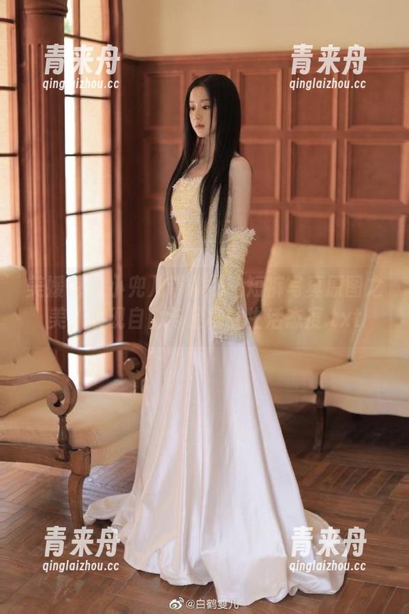 美媛馆 - 小兜儿带你领略短裤写真原图之美，展现自由与轻松的生活态度.txt