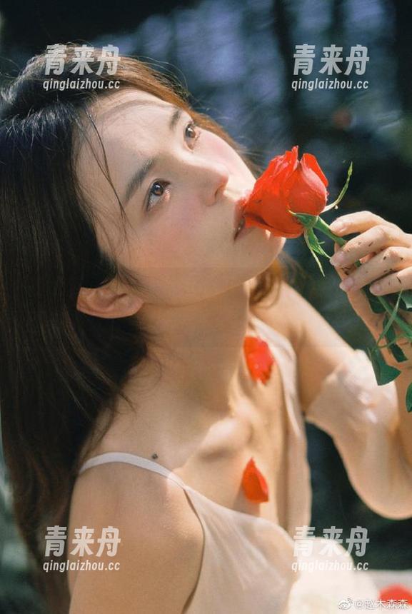 美媛馆-徐微微mia 美媛馆 - 在黑色中绽放,观看徐微微mia写真让你领略别样风情的魔力!.txt
