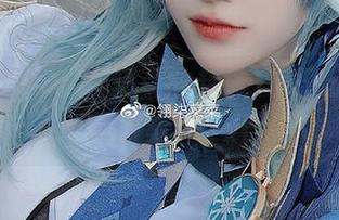 快来围观！翎柒菜菜的超赞10万粉福利写真图集！.txt