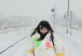 脱尾巴Mizuki可乐JK：精选图集中的每一帧，都是捕捉魅力的瞬间.txt
