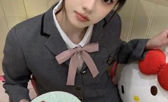 花漾show – 图集更新！玥儿玥er的黑白奇遇记，原来生活可以这么搞笑又艺术！.txt