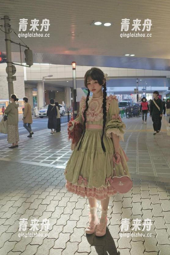 蜜桃社 - 木楠Nan校园摄影之旅：精致写真合集与最新资源的完美结合.txt