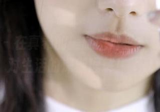 蜜桃社 – 在真希的美腿图片里，隐藏着她对生活的深刻理解！.txt