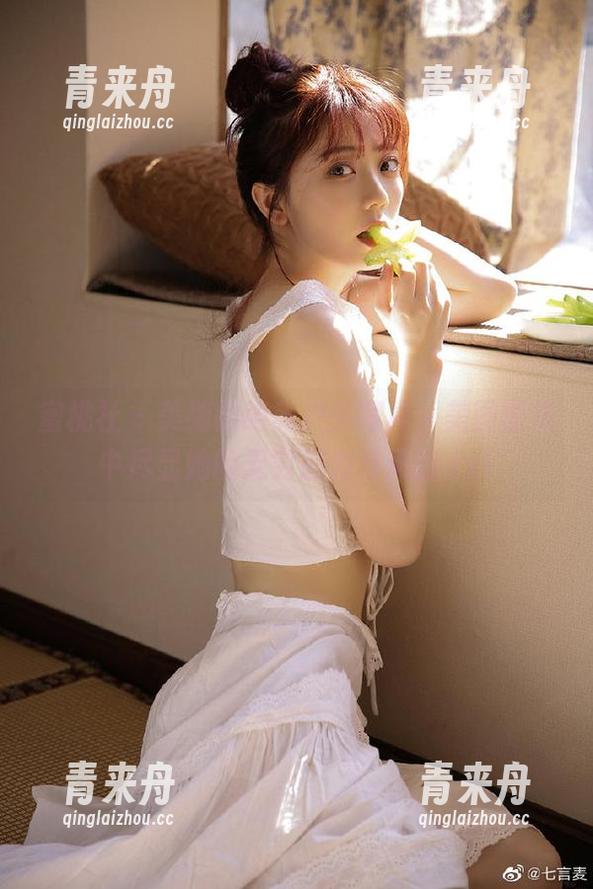 蜜桃社 - 美绪的绝美户外写真，美图图集中尽显她的无穷魅力与风格.txt