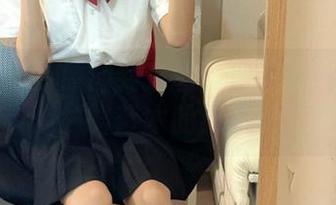 袜啵啵 – 从原图到套图：小淳的咖啡丝作品带你领略艺术的无限魅力.txt