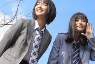 袜啵啵 – 与糯米一起分享女孩的诗意套图，感受她在镜头背后展现的无限魅力！.txt