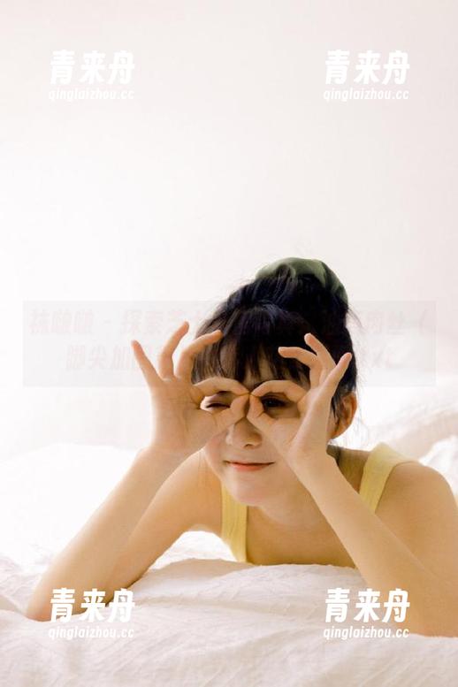袜啵啵-芝士 袜啵啵 - 探索芝士私房写真:油亮肉丝(脚尖加固款)的迷人花絮瞬间.txt