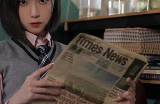 许岚LAN私房图包大揭秘：红裙与网袜的火辣碰撞，令人惊艳！.txt