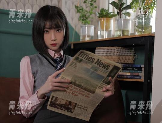 许岚LAN私房图包大揭秘：红裙与网袜的火辣碰撞，令人惊艳！.txt