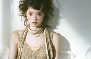 语画界 – 允儿Claire倾情呈现：油亮私房美图，感受不同凡响的魅力与艺术.txt