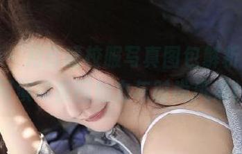 语画界 – 月音瞳校服写真图包解析，观看她如何演绎校园魅力与时尚风采！.txt