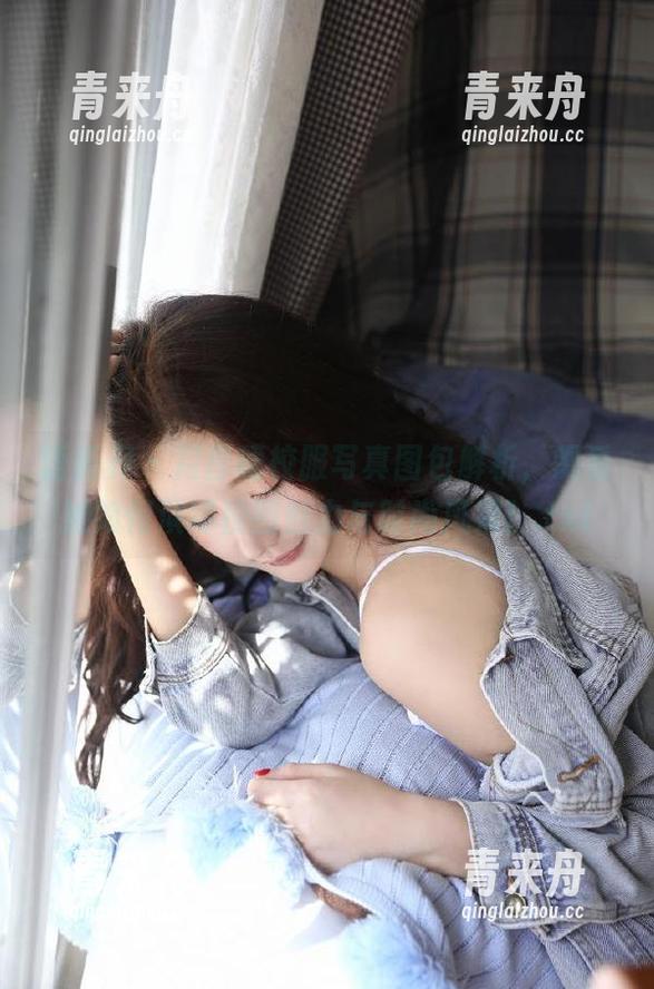 语画界-月音瞳 语画界 - 月音瞳校服写真图包解析,观看她如何演绎校园魅力与时尚风采!.txt