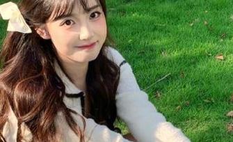 语画界 – 章芃芃的黑白写真壁纸：演绎经典与现代的完美融合.txt