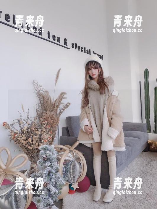 甜美高清写真：过期米线线与棒棒糖的奇妙旅程，纯真的童趣重现.txt