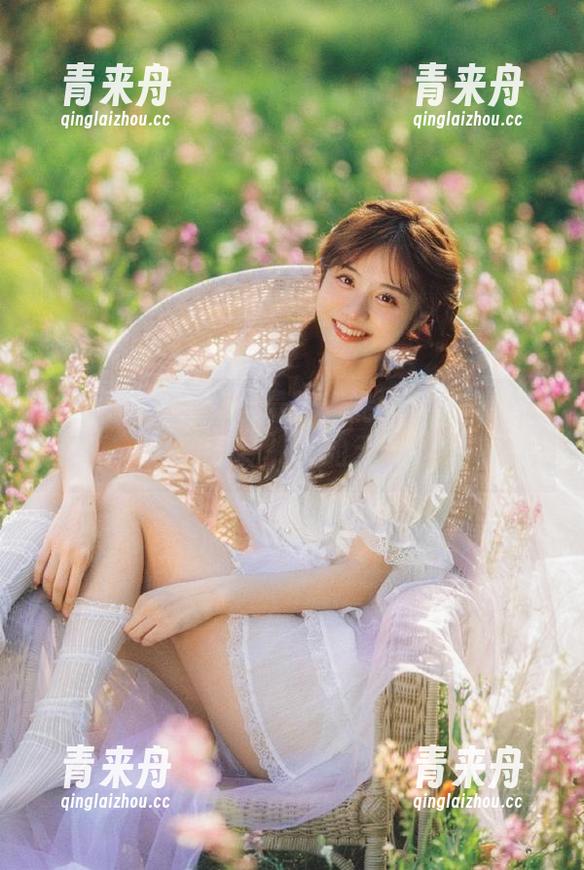 微密圈 - 2023年最新陈妮妮UNI校服福利图集，尽享清新少女的无限魅力！.txt