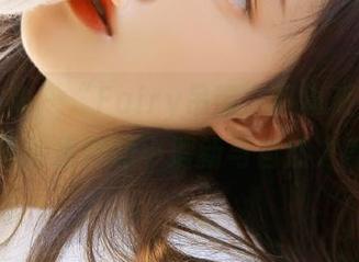 青丘女神 – “Fairy吊带”写真系列：用照片描绘出她的小清新与自然之美.txt
