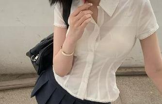 青豆客 – 惊呆了！刘奕宁Lynn制服套图更新，仿佛让人置身于童话故事里！.txt