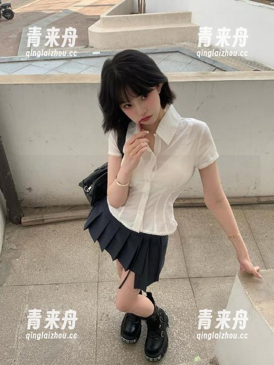 青豆客-刘奕宁Lynn 青豆客 - 惊呆了!刘奕宁Lynn制服套图更新,仿佛让人置身于童话故事里!.txt