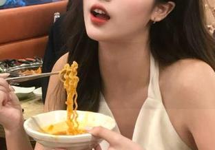 青豆客 – 绽放运动之美：小九Vin写真图片合集，感受力量与优雅.txt