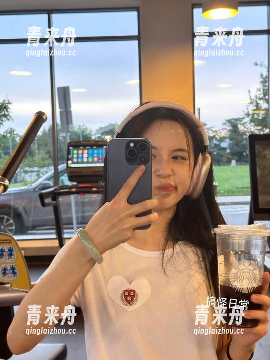 青豆客 - 原图分享徐妍馨Mandy的毛衣风格，精彩作品展现她的个性与魅力.txt