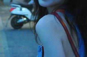 青豆客 – 直击视觉盛宴，欧阳妮娜娜短裤写真福利原图更新中！.txt