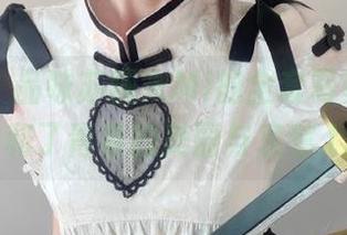 青豆客 – 品味苏糯米Mi的全套写真，粉色调和了青春的美丽与哀愁.txt
